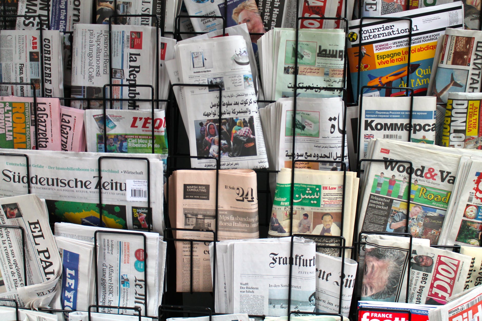Krantenkoppen titels headlines